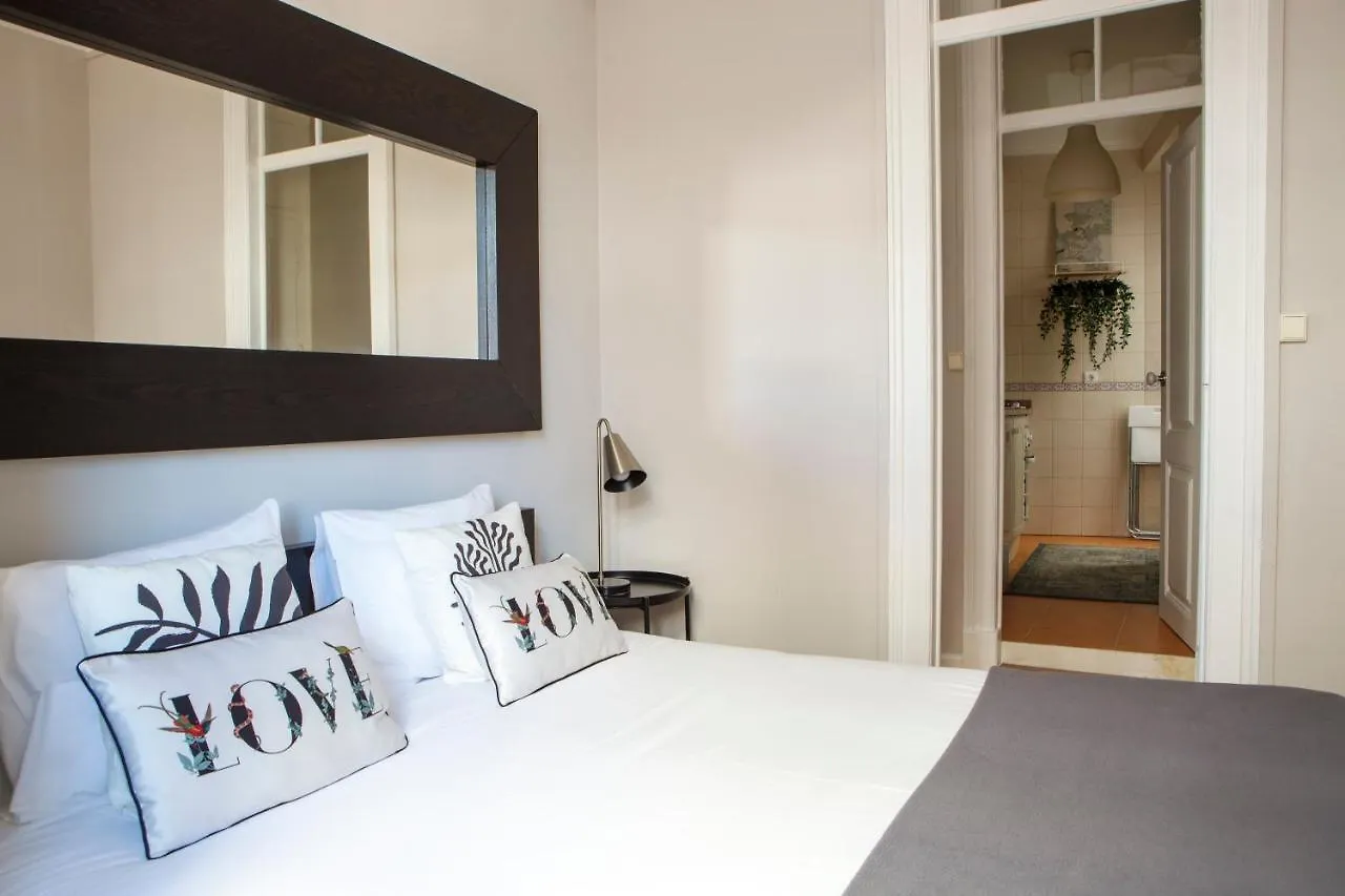 Alfama Graca District Typical & Bright , 3 Bedroom Apartment With Ac 1St Floor Lisbon