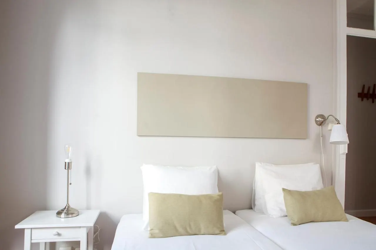 Alfama Graca District Typical & Bright , 3 Bedroom Apartment With Ac 1St Floor Lisbon